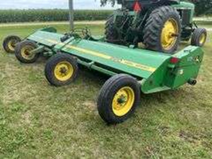 john-deere-220-image-3
