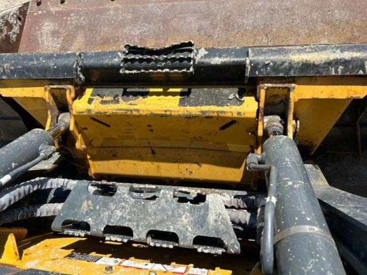 2022-deere-325g-image-32
