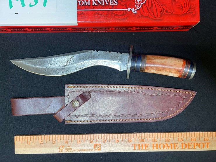 custom-damascus-steel-fixed-blade-knife-w/-red/white-stripe-handle-image-3