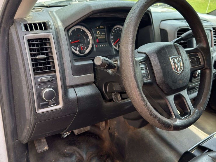 2017-dodge-ram-3500-image-18