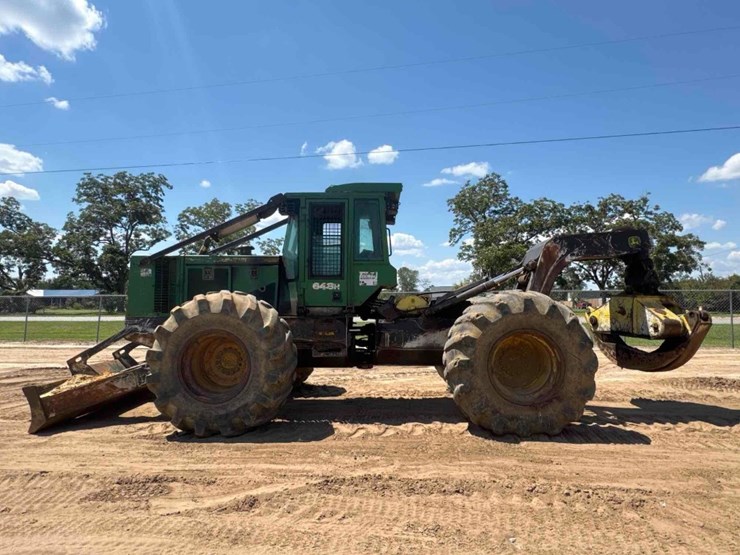 2010-deere-648h-image-1