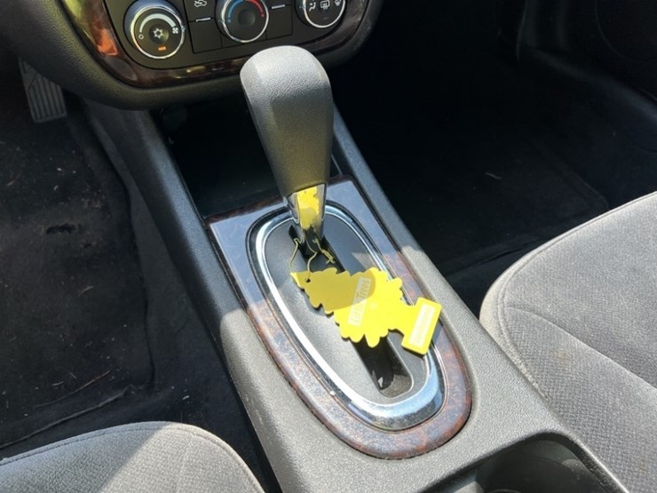 2013-chevrolet-impala-sedan-image-28