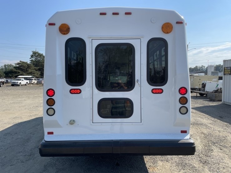 2014-chevrolet-express-paratransit-bus-image-5