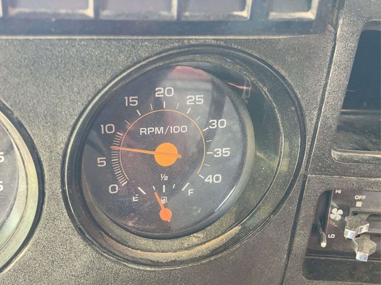 1989-gmc-7000-image-9