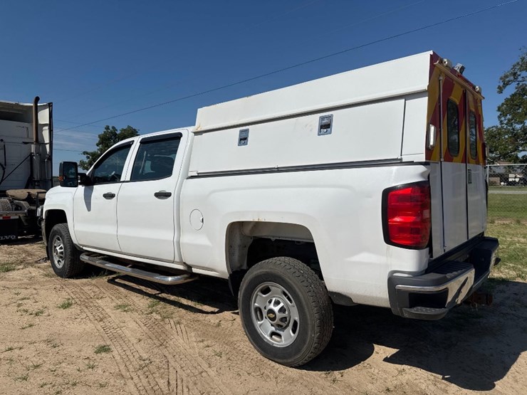 2016-chevrolet-2500-truck-image-8