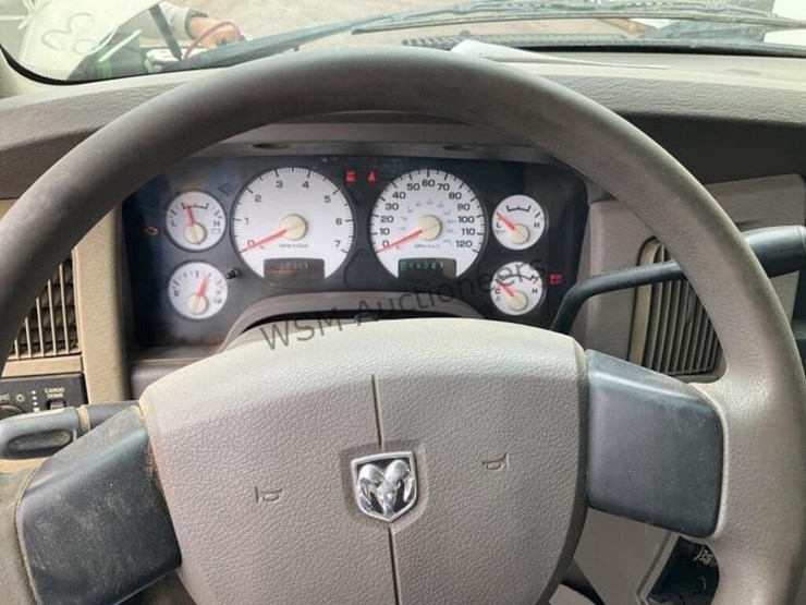 2005-dodge-1500-image-16