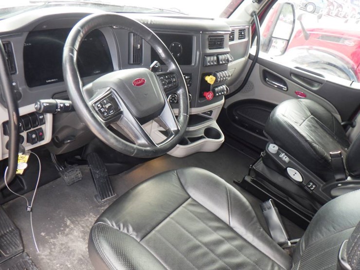 2023-peterbilt-579-image-8