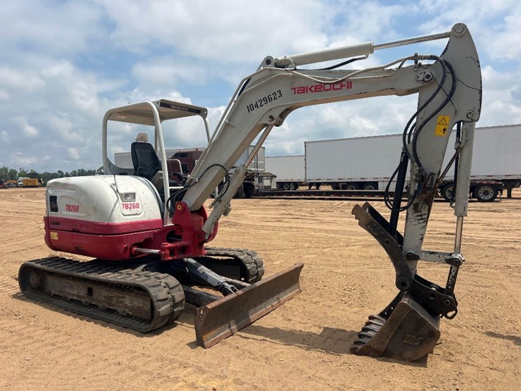 2015-takeuchi-tb260-image-6