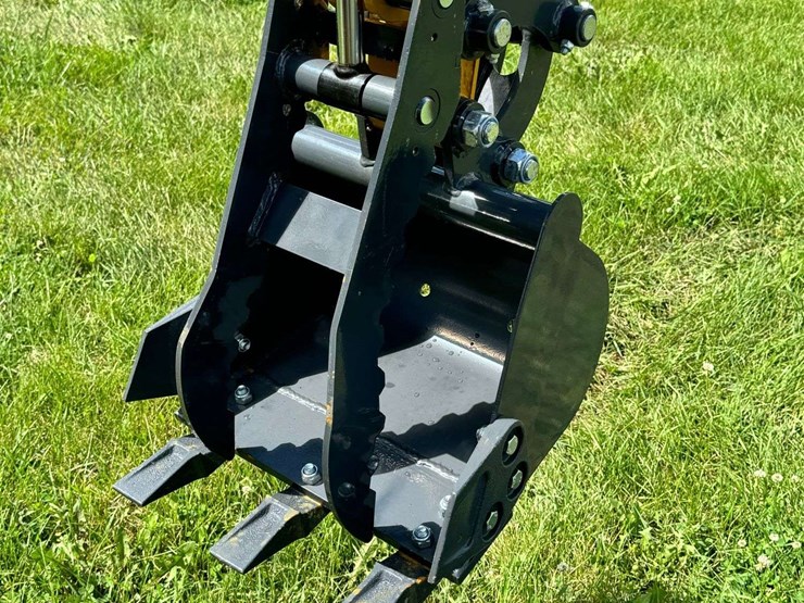 2025-cfg-industrial-qk18r-compact-excavator-...-unused-image-7