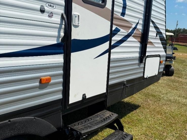 2015-lynx-by-heartland-prowler-camper-(20',-model-image-10