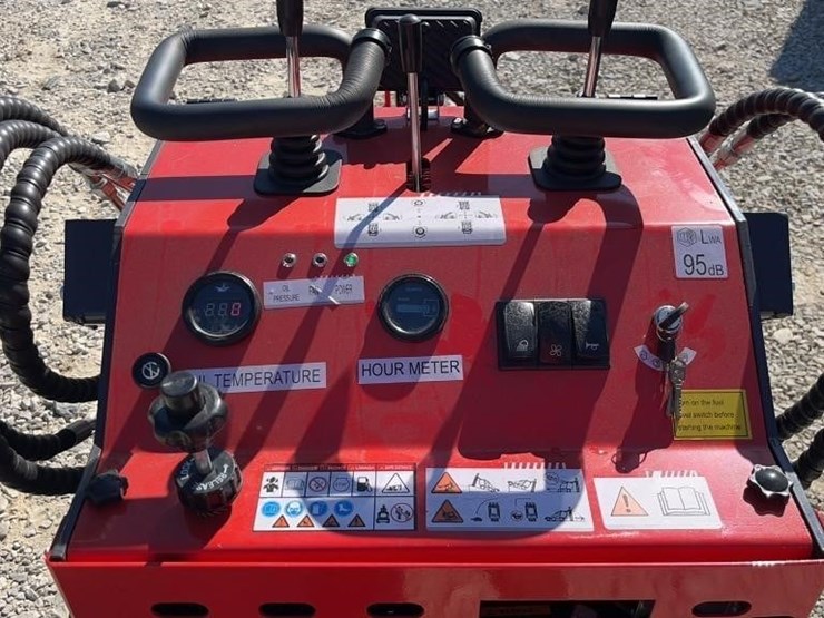 2025-agt-ysrt14-mini-skid-steer-image-8