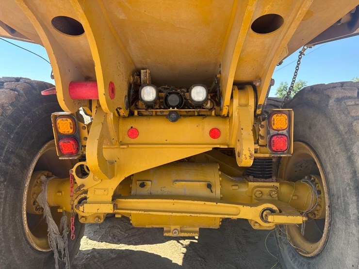 2016-caterpillar-730c2-image-15