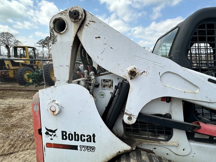 2014-bobcat-t750-image-30