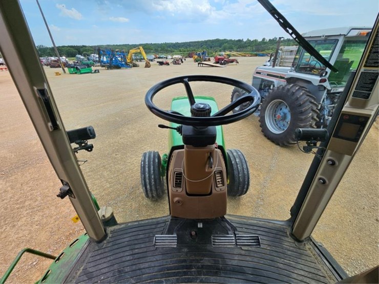 john-deere-8200-image-25