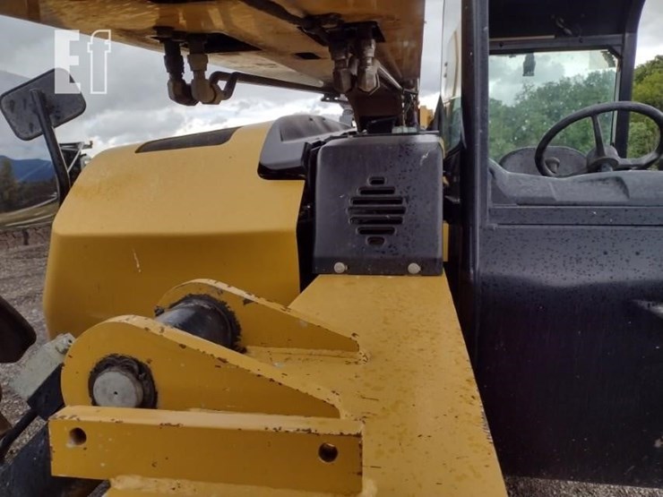2013-caterpillar-tl642c-image-17