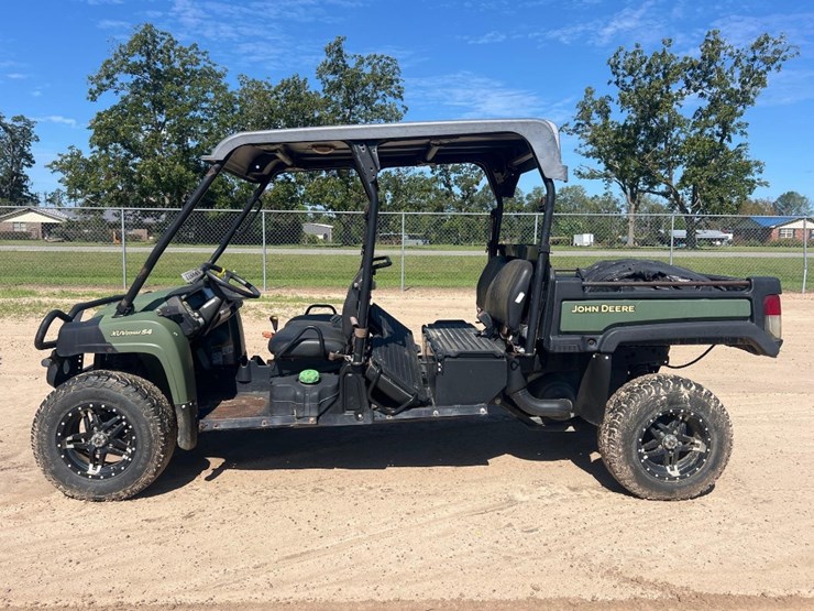 2019-john-deere-gator-image-1
