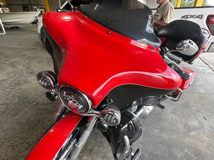 #111-•-2010-harley-ultra-limited-image-29