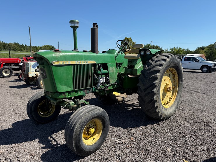 john-deere-3020-image-1