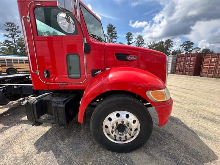 2008-peterbilt-335-image-25