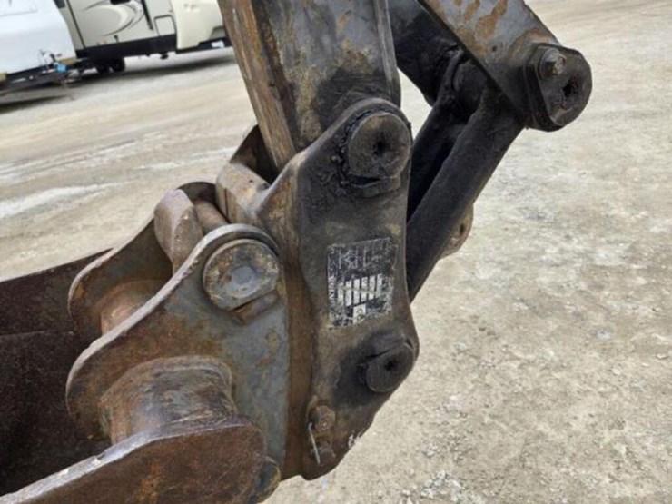 2009-volvo-bl70-image-23