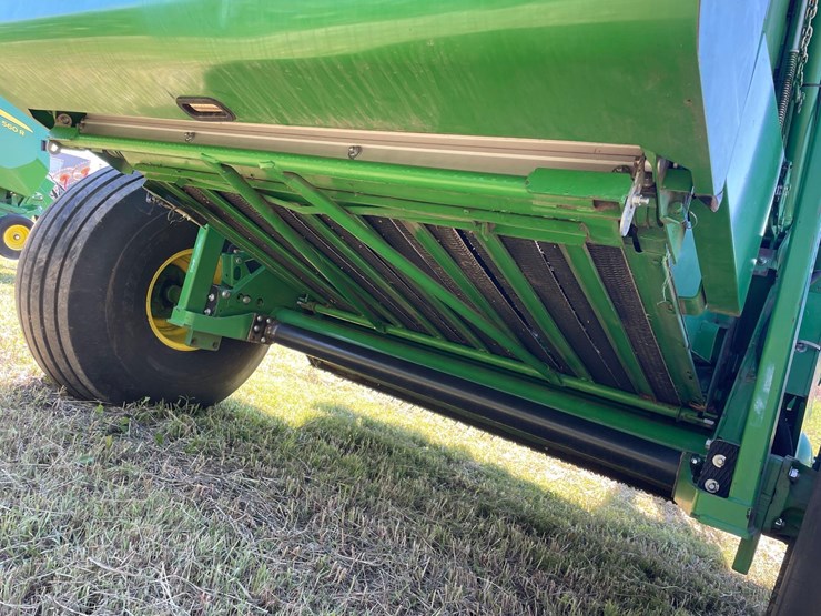 2017-john-deere-569-premium-image-26