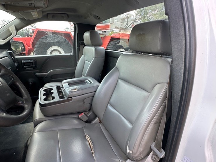 2014-chevrolet-silverado-image-25