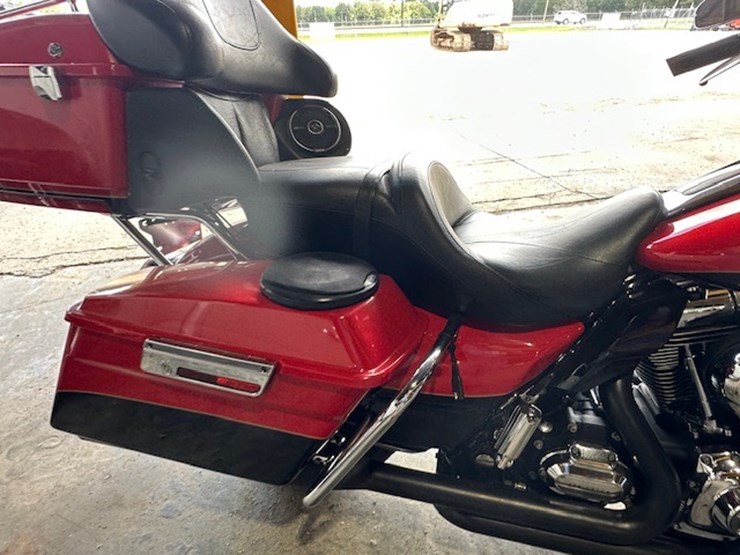 #111-•-2010-harley-ultra-limited-image-37