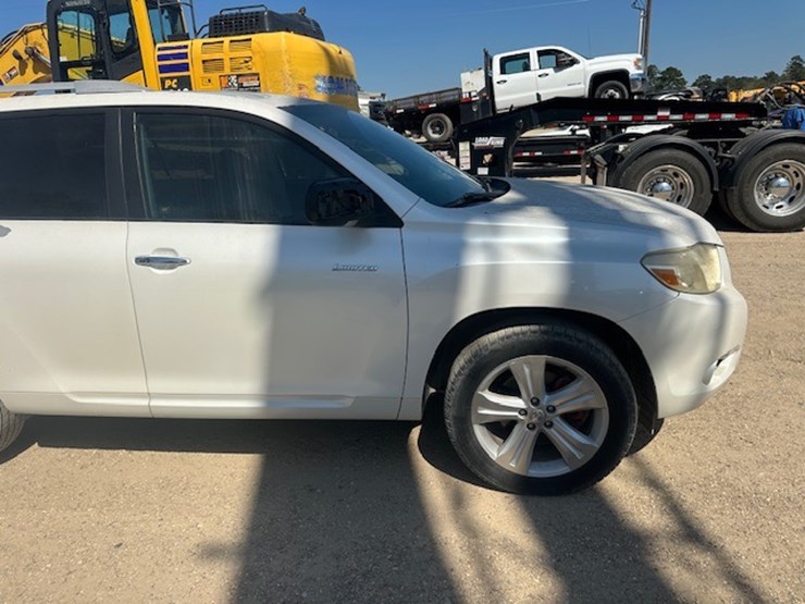 2010-toyota-highlander-image-19