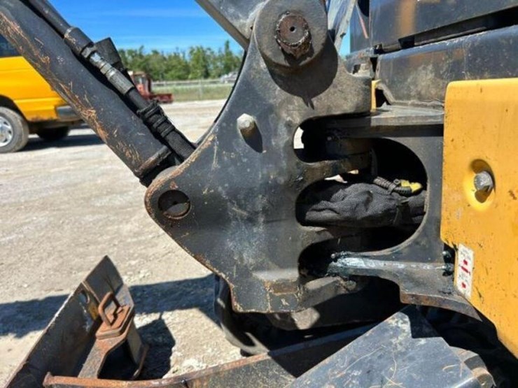 2015-deere-17g-image-52