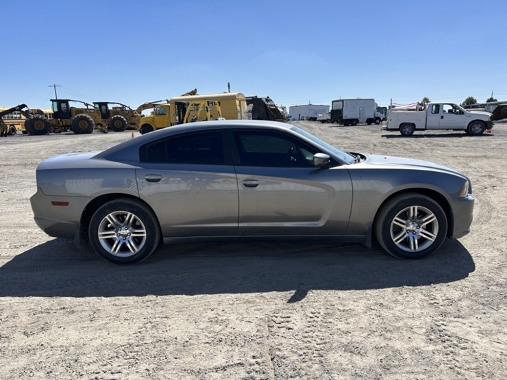 2011-dodge-charger-sedan-image-6