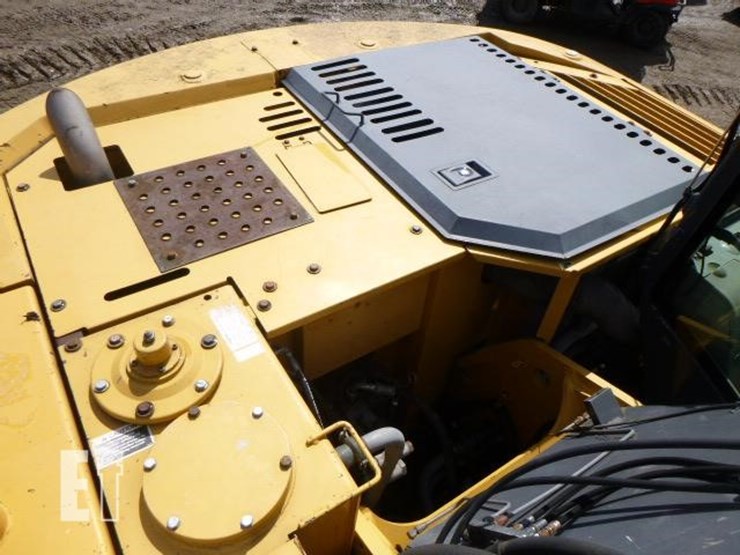 2011-deere-225d-lc-image-31