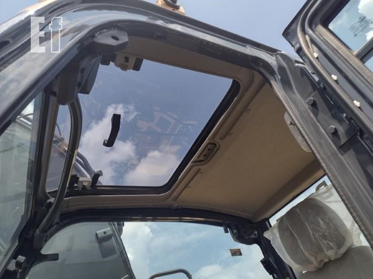 2019-deere-135g-image-14