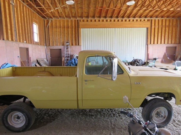 1974-dodge-w100-custom-½-ton-4x4-pickup-image-3