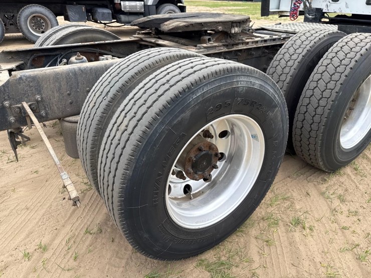 2014-kenworth-t680-image-13