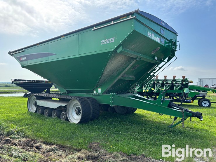 2022-brandt-1520xt-grain-cart-image-3