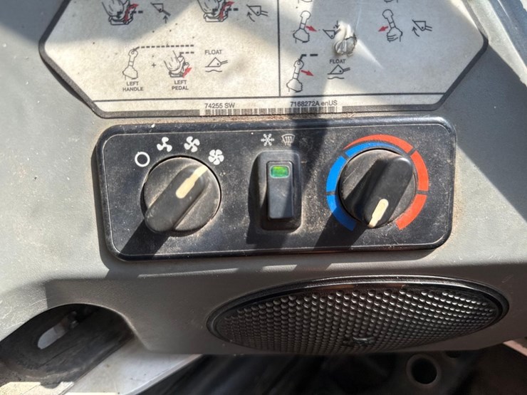 2021-bobcat-t770-image-33