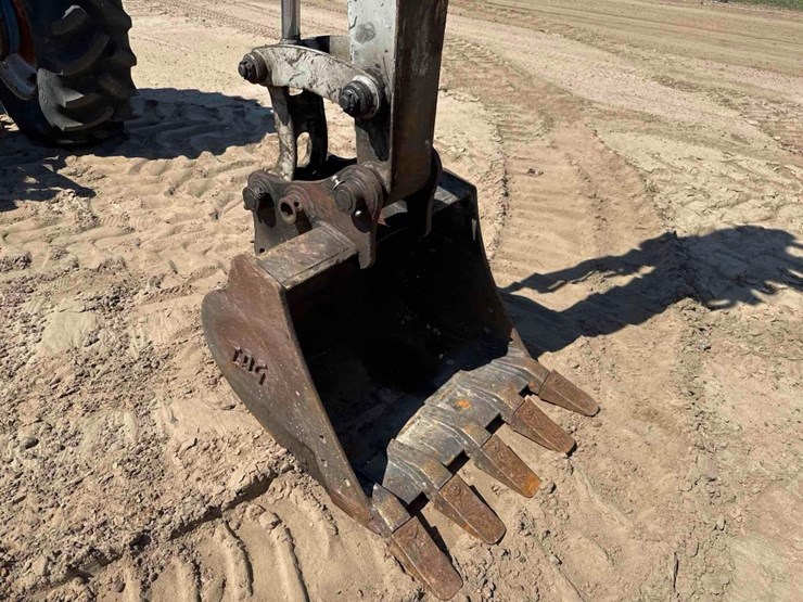 2019-takeuchi-tb230-image-22