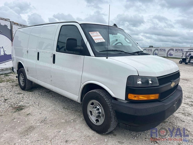 2019-chevrolet-express-2500-image-2