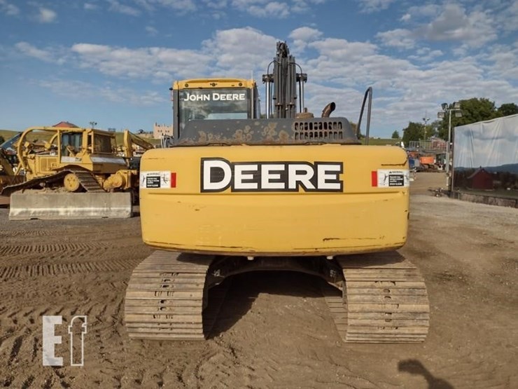 2010-deere-120d-image-4