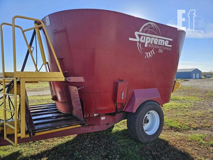 2009-supreme-intl-700t-image-7