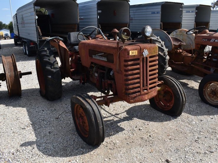 ih-mccormick-tractor-(parts)-(not-running)-(serial-#-18962)-(k)-image-2