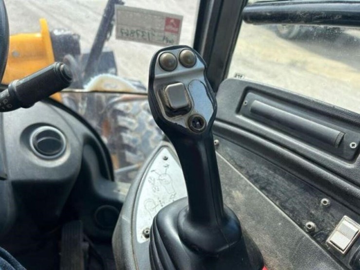 2019-jcb-409-image-11