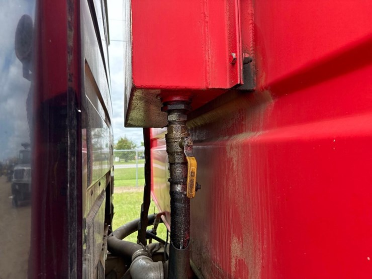 2001-freightliner-fl70-image-17