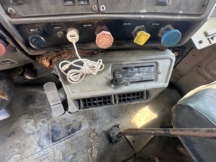 1978-mack-r686-image-53
