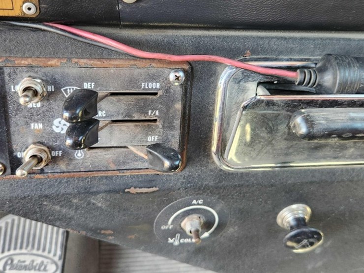 1986-peterbilt-359-image-59