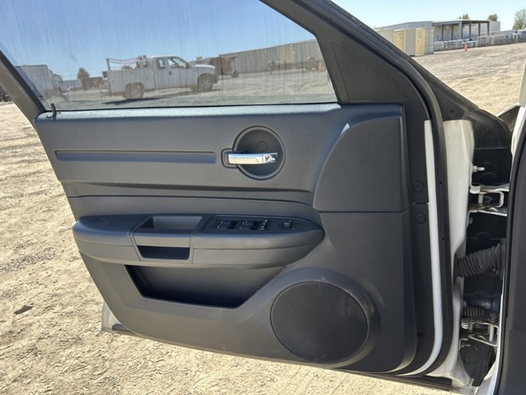 2009-dodge-charger-sedan-image-19