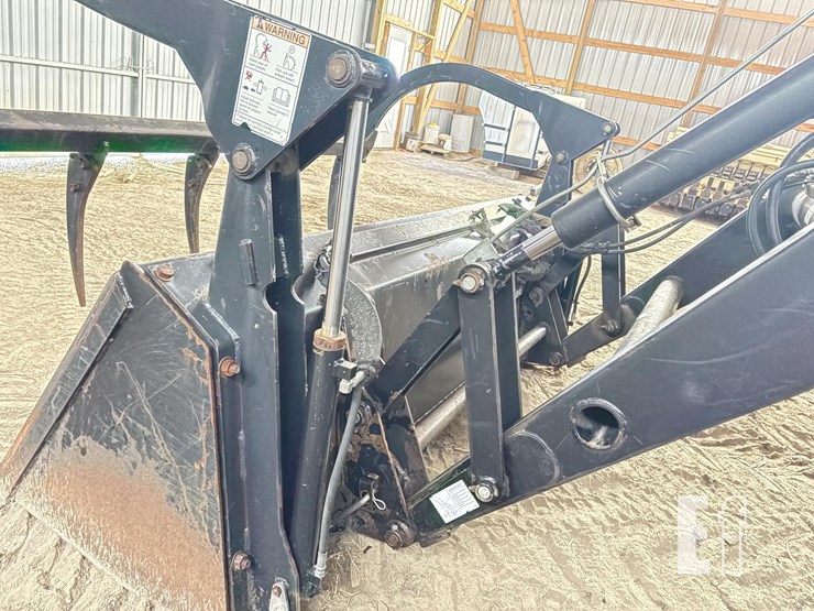 new-holland-tv140-image-17