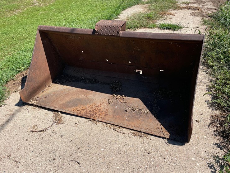 skidloader-56”-bucket-image-2