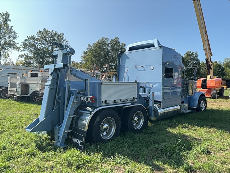 2019-peterbilt-389-image-48