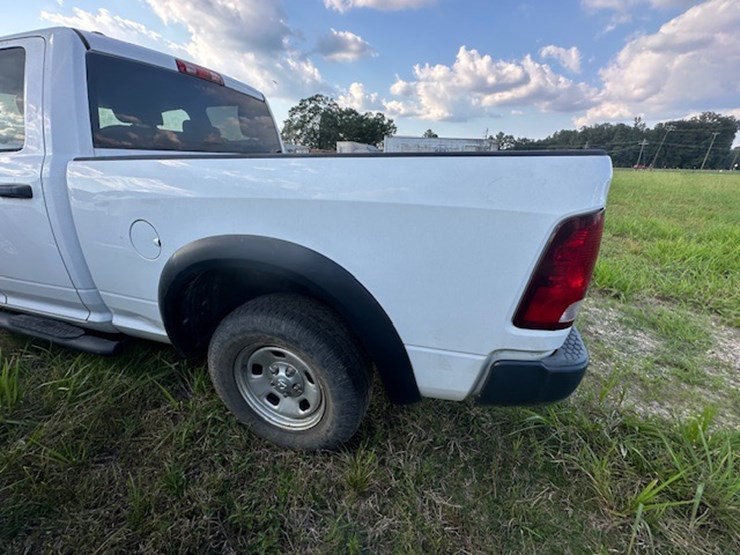 2015-dodge-1500-image-14